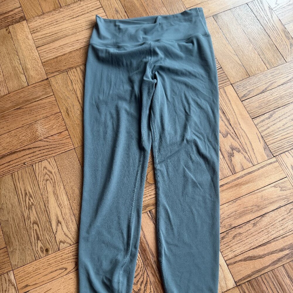 Vuori AllTheFeels™ Legging – Short – Lake (Minty Pistachio Green) – Size Medium